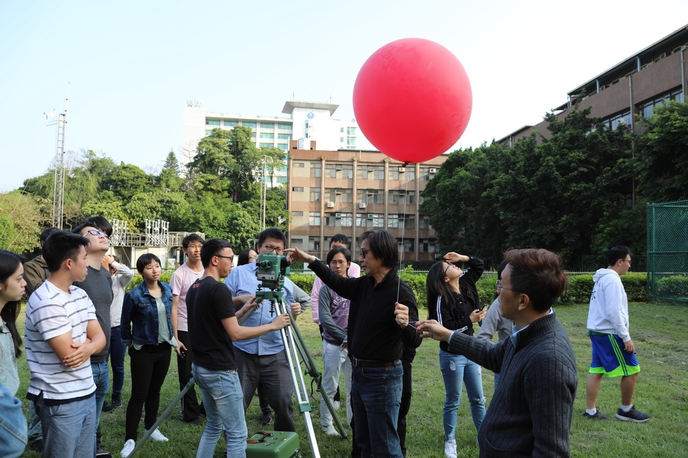 Figure 4. Prof. Shiuh-Shen Chien of the Department of Geography offered a general education course called “Air/Sky: Nature and Culture” in Spring 2019. Local and international students learned how to operate meteorological balloons in a field class.